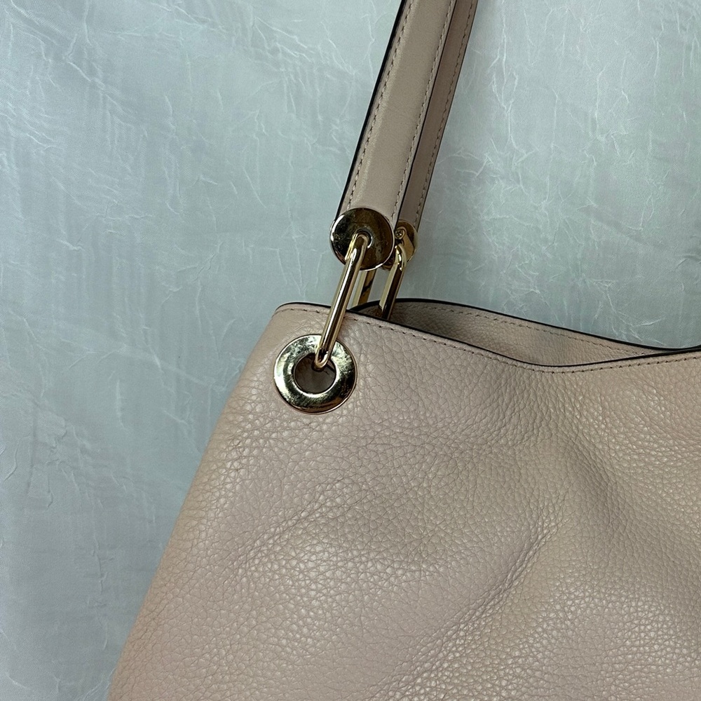 Michael Kors Blush Shoulder Bag with Gold Accents Raven - Picture 4 of 13